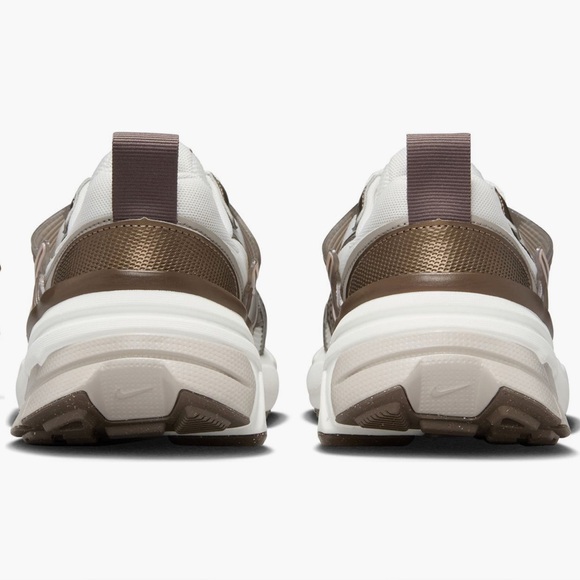 Nike V2K Run Sneaker Brown/ Ironstone/ White Mens New NIB main image 14